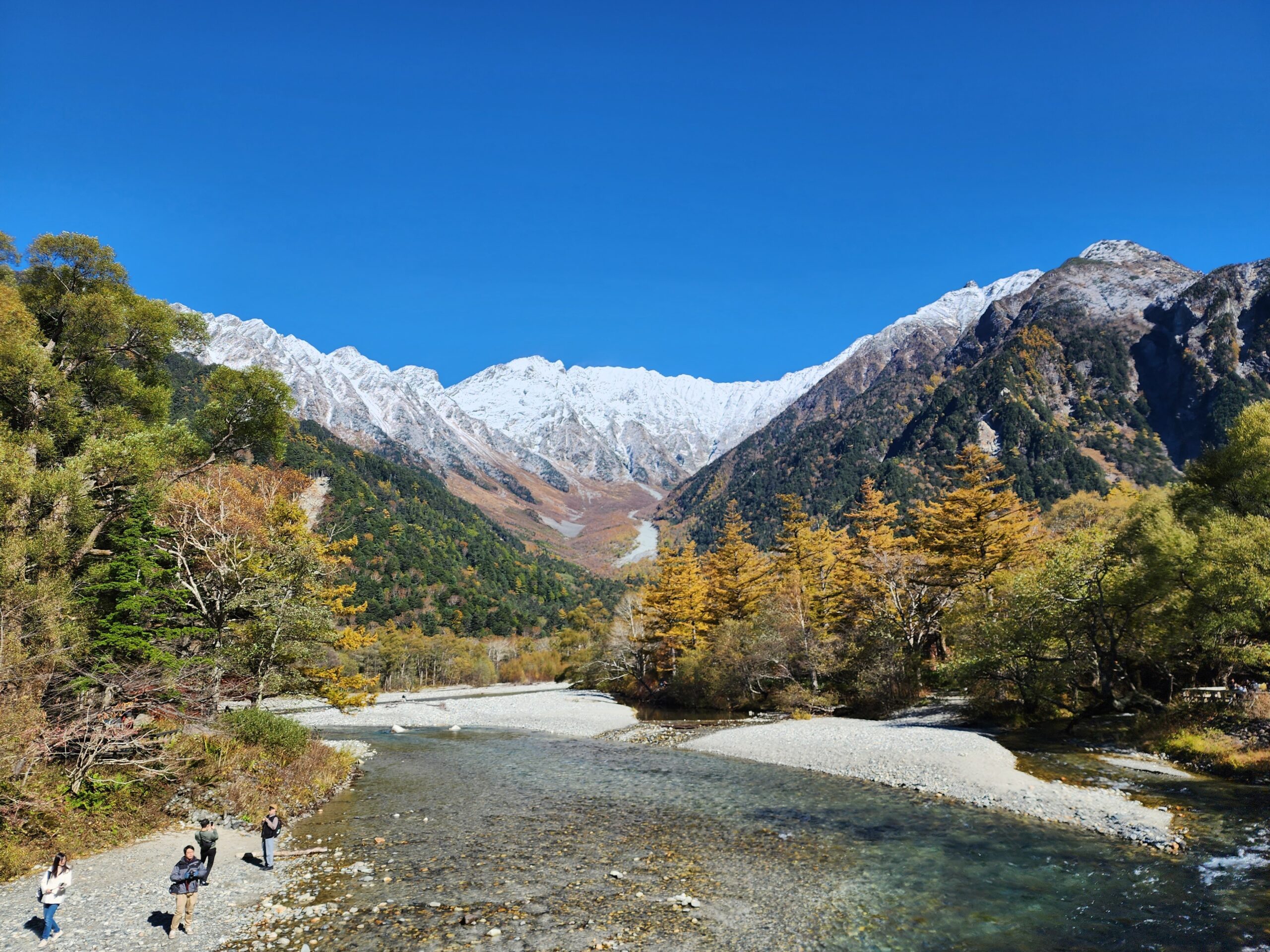 THE PARKLODGE上高地から徒歩1分で見れる秋の穂高連峰