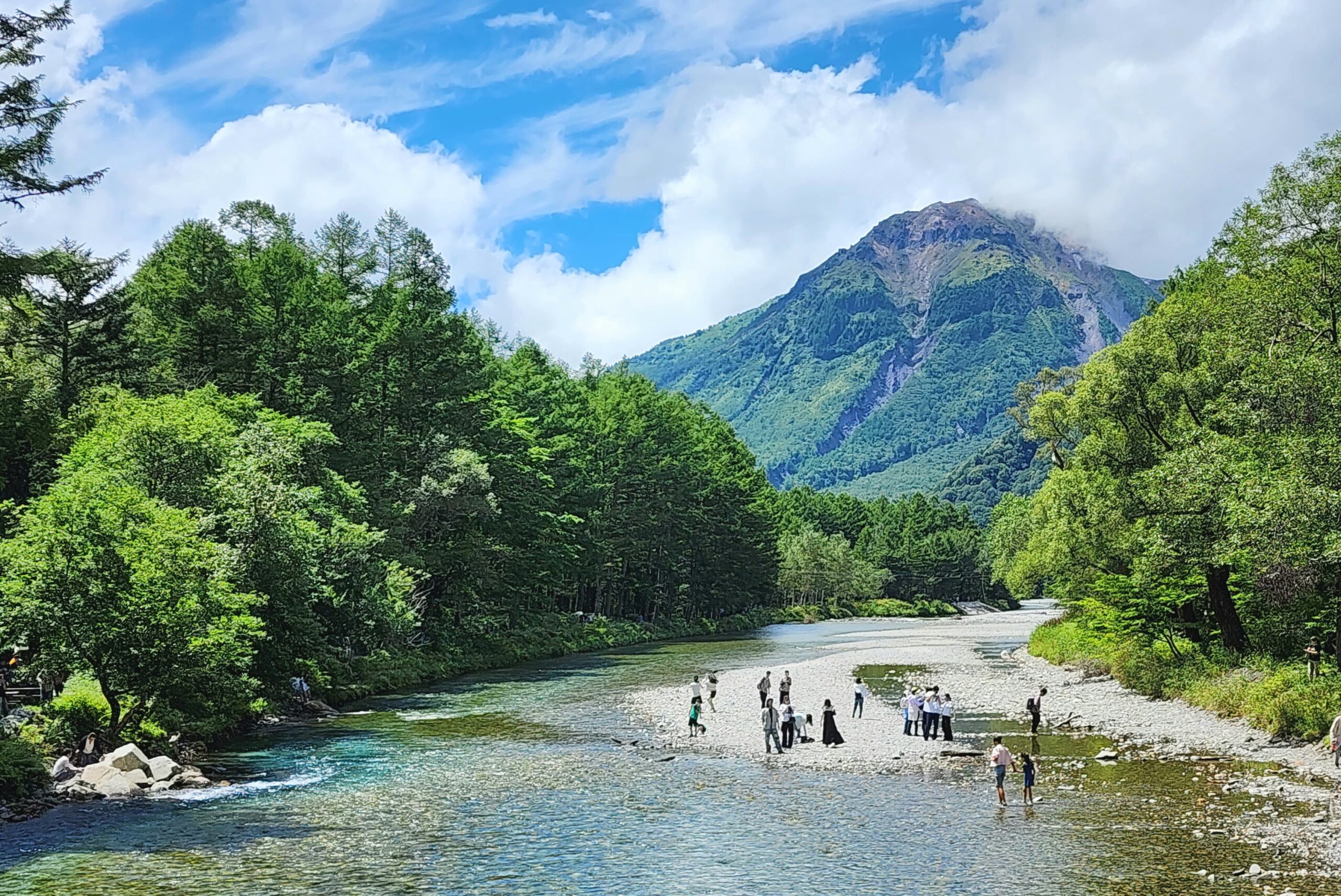 夏の焼岳と梓川