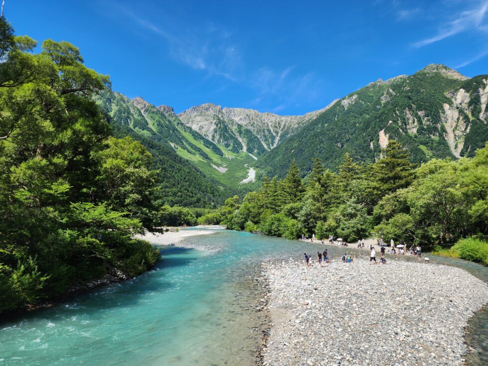 夏の河童橋から見た穂高連峰