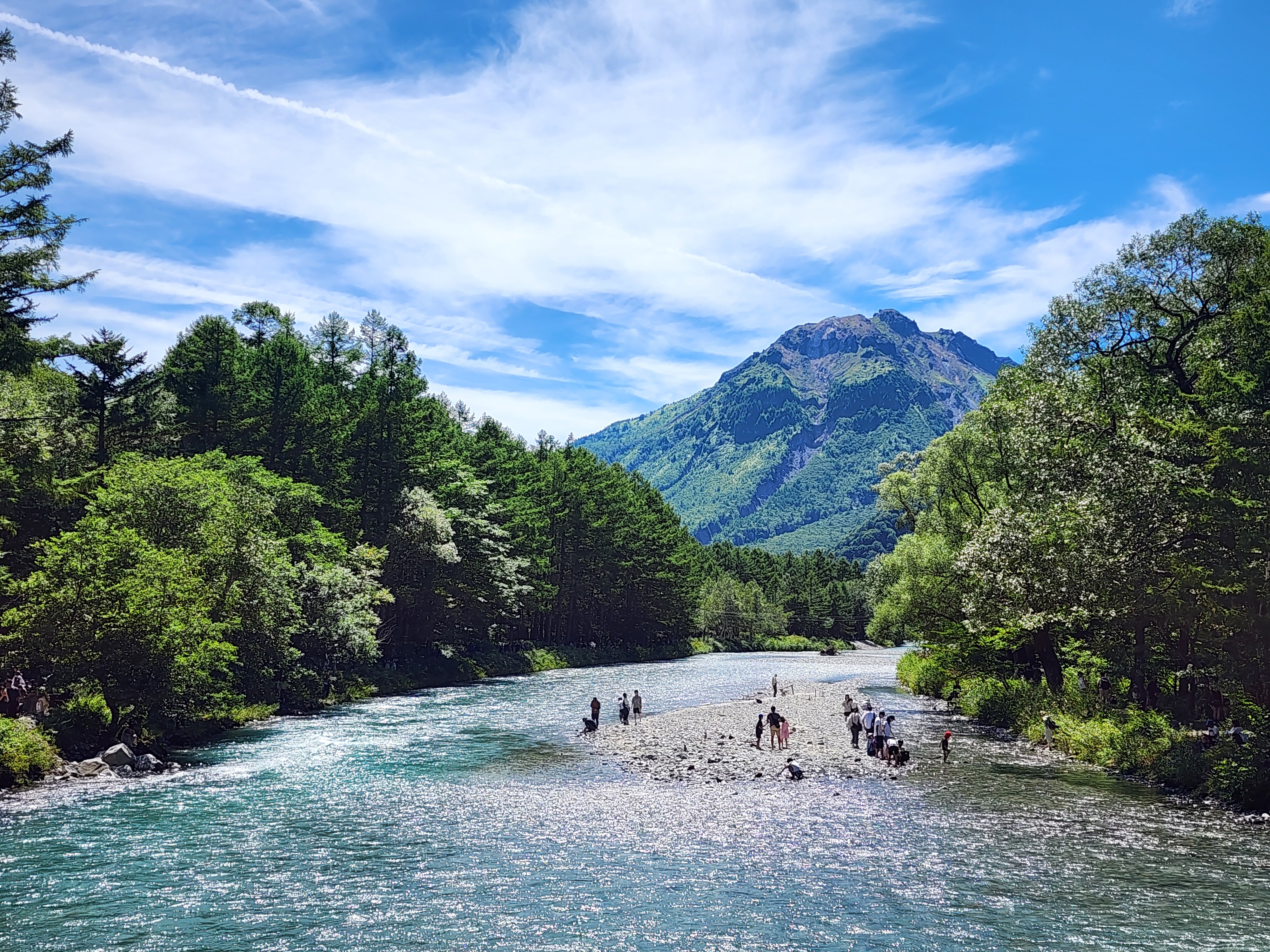 夏の焼岳と梓川