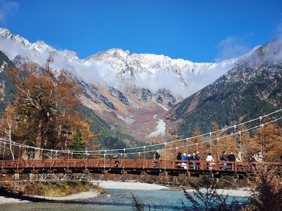 THE PARKLODGE上高地に宿泊すると見れる穂高連峰の三段紅葉