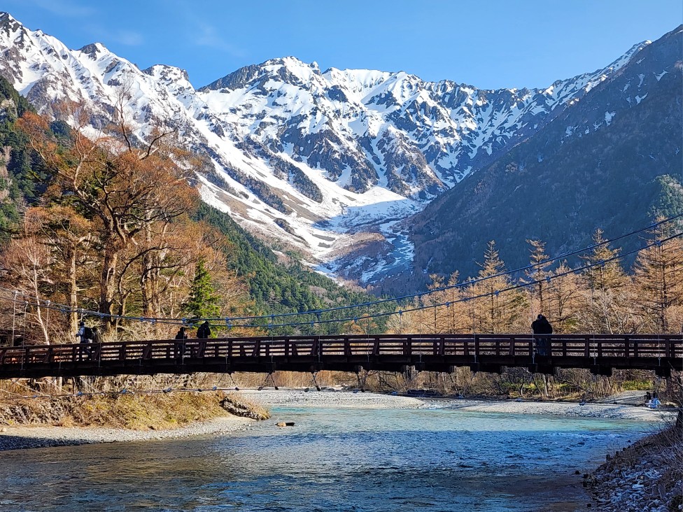 THE PARKLODGE上高地から徒歩1分の河童橋から見える穂高連峰
