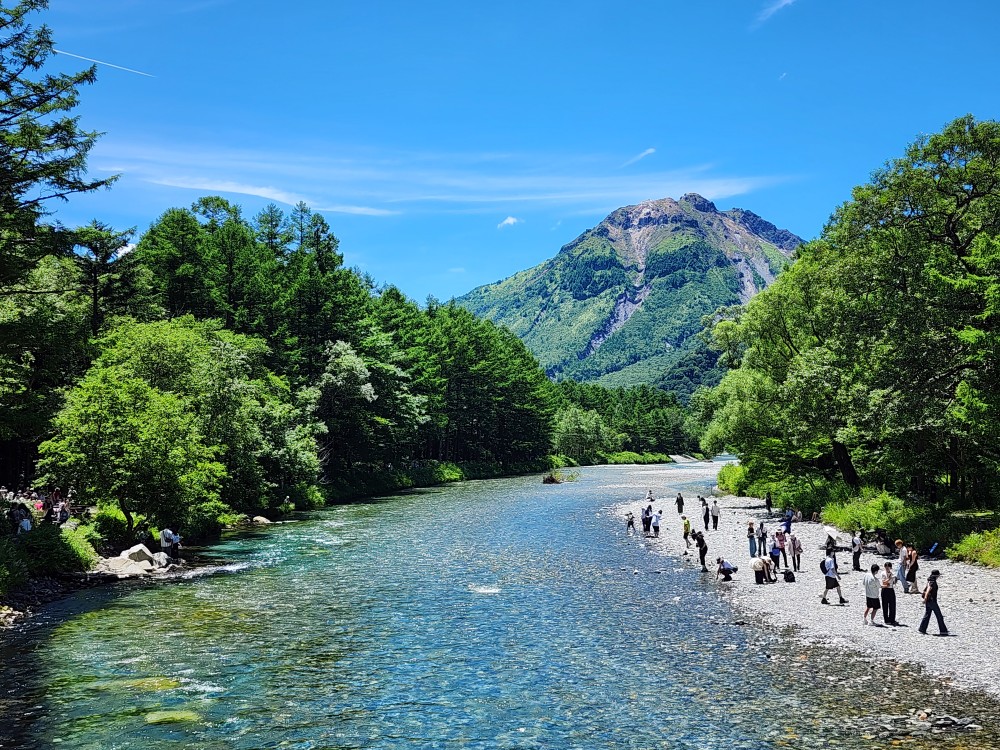 焼岳と梓川