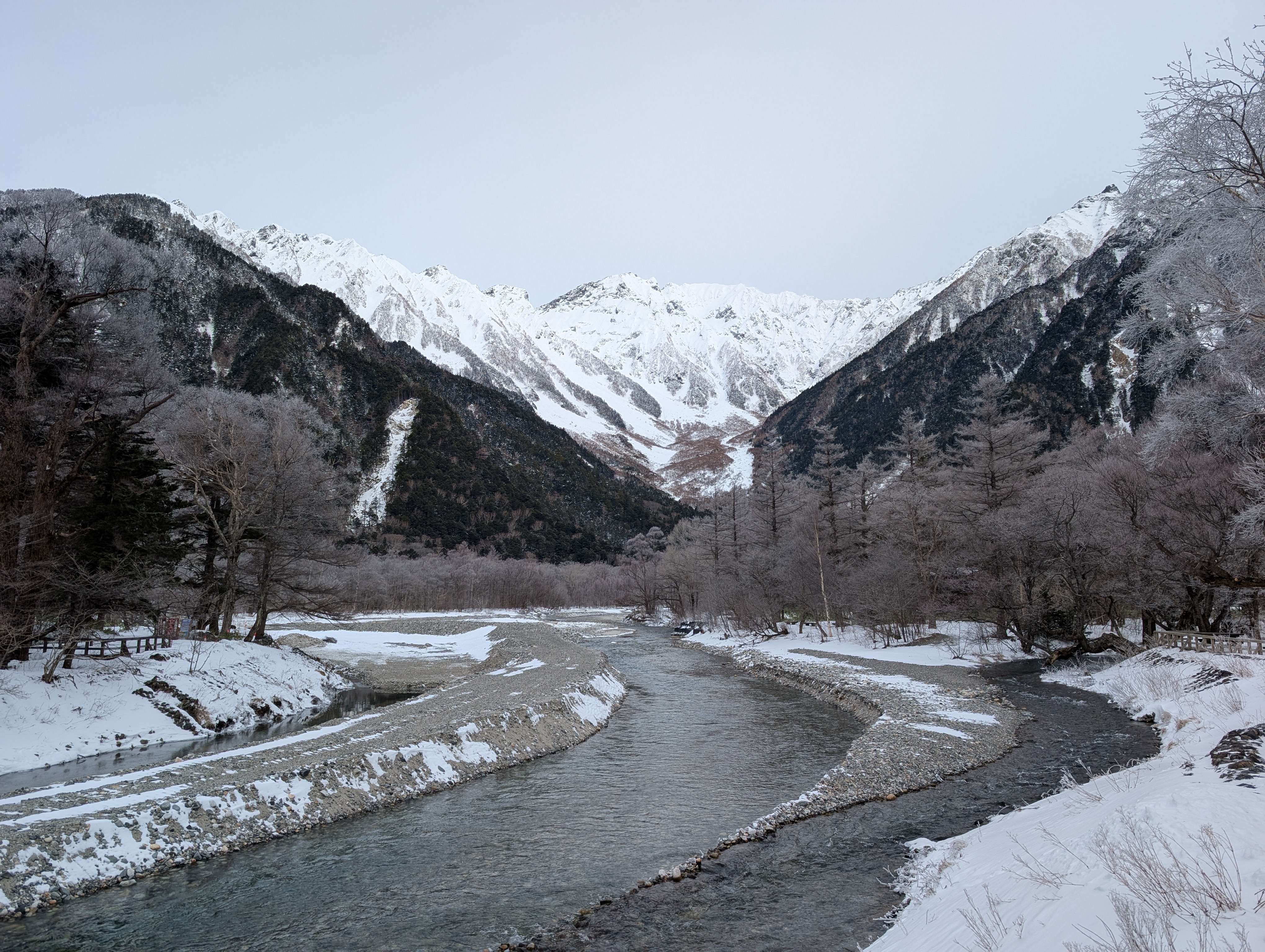 穂高連峰　梓川　雪景色